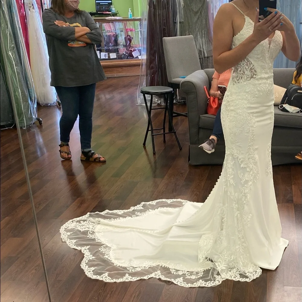 Stella York Wedding Dress - Picture 3 of 7